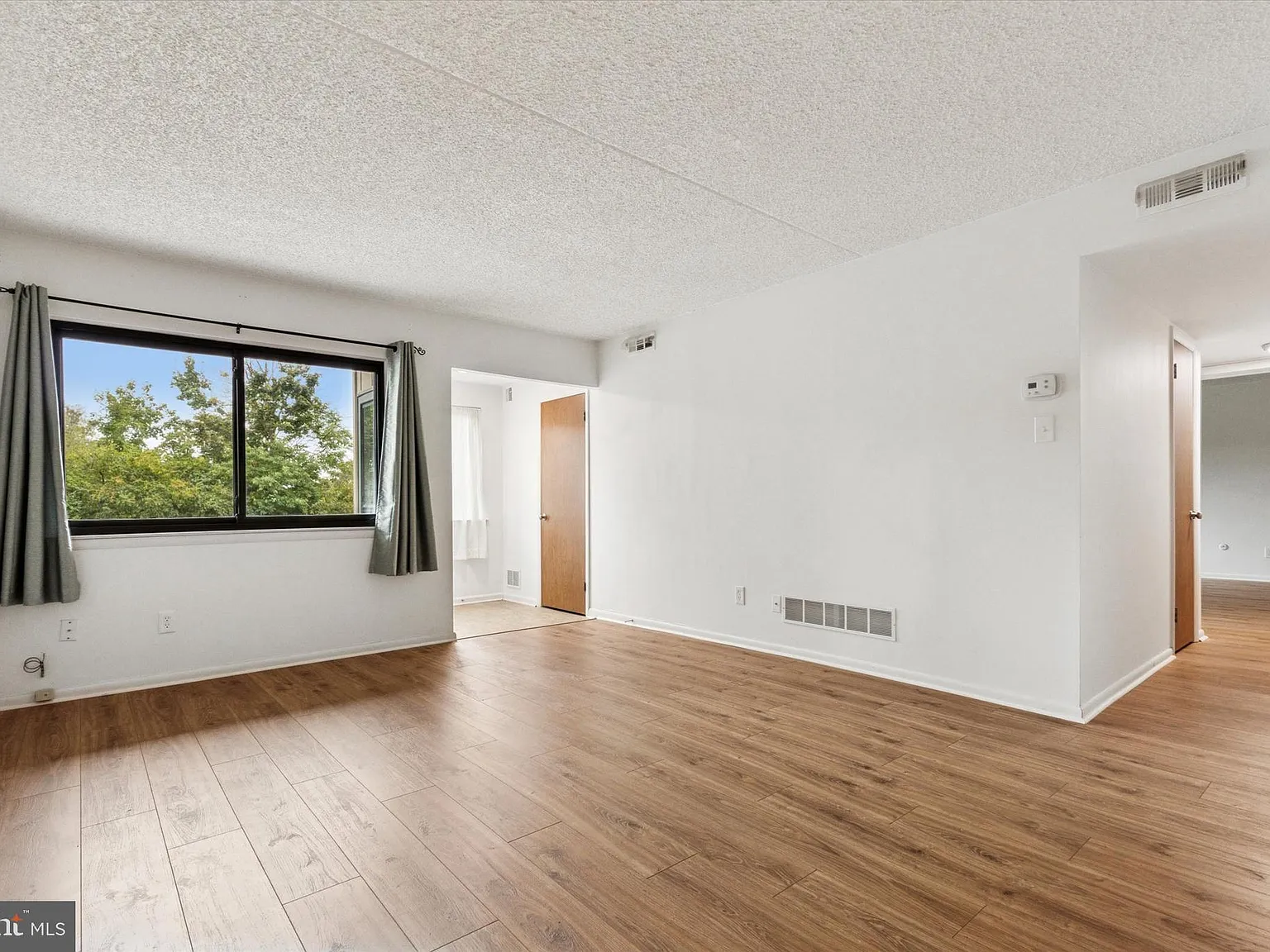 2 bed, 960 sqft, $1,950 — Photo 3