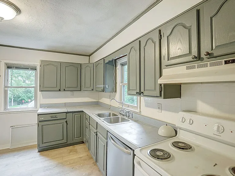 314 Sheridan Ave — Photo 9