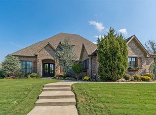 2908 Fountain Creek Dr, Edmond, OK 73034