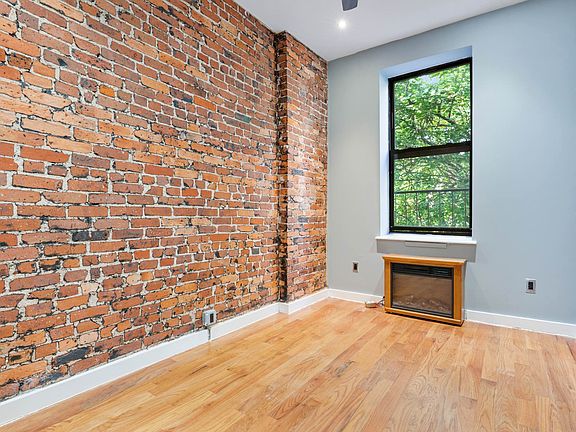 4th image of 913 Saint Johns Pl #1R