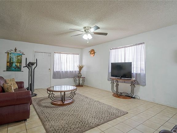 4th image of 7434 Boxwood Ave
