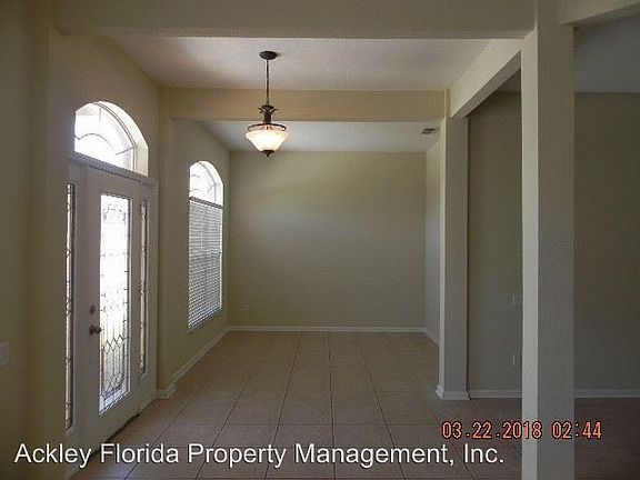 3rd image of 2310 Meadow Oak Cir