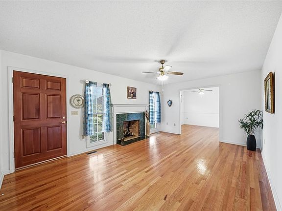 4th image of 98 Mountain View Dr