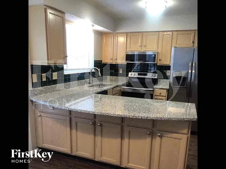 4801 Greenburg Dr — Photo 4