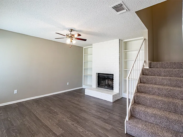 806 Treadwell Ct #806B — Photo 2