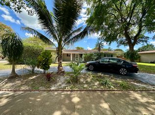 884 Garden Ct, Plantation, FL 33317