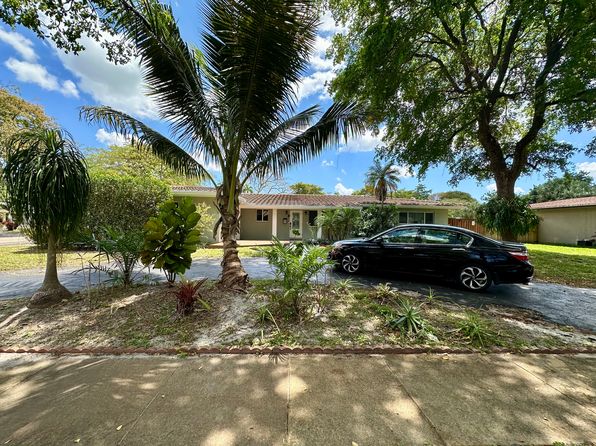 884 Garden Ct