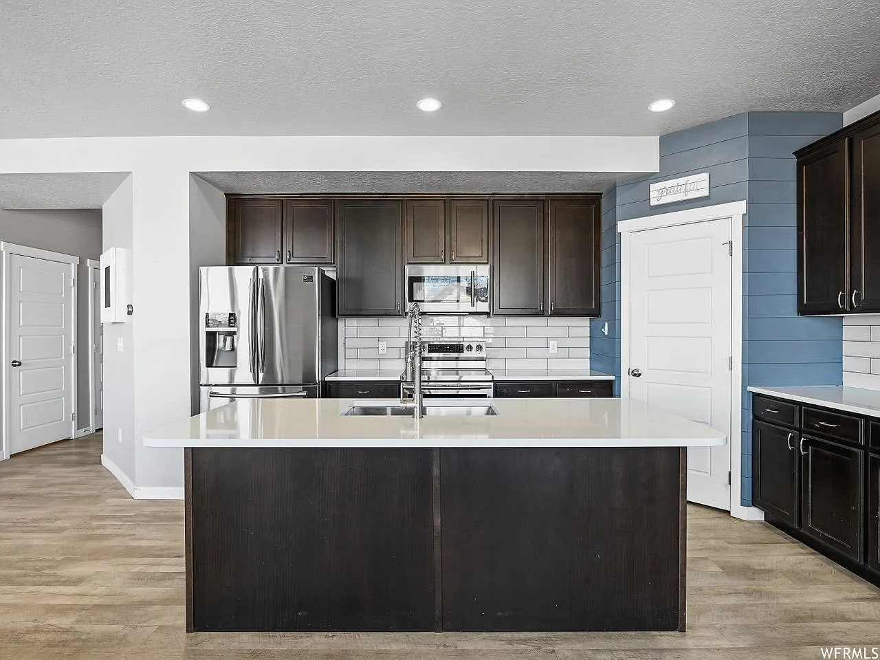 3 bed, 2.5 bath, 2237 sqft, $2,400 — Photo 3