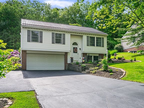 3rd image of 989 Bideford Dr