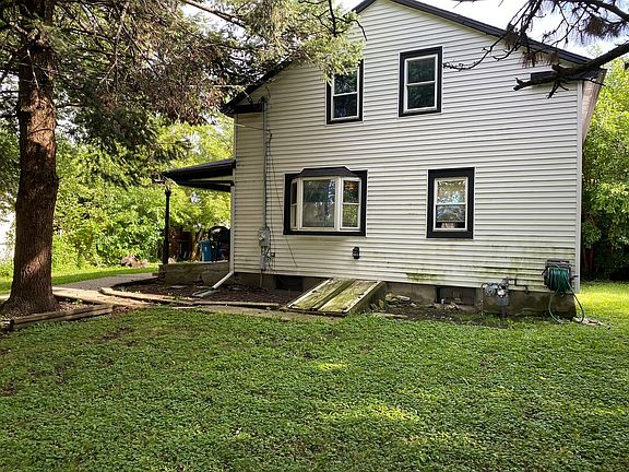 4th image of 10459 Schubert Ave