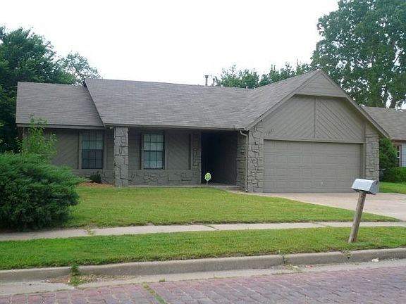 2nd image of 1000 N Cypress Ave