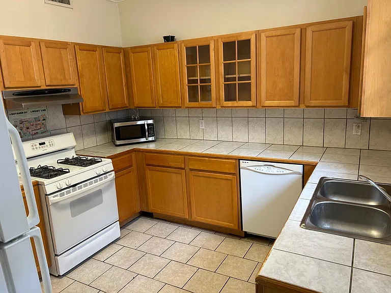 2330 State St — Photo 6