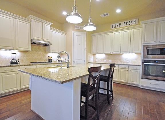 2nd image of 2916 Winding Shore Ln
