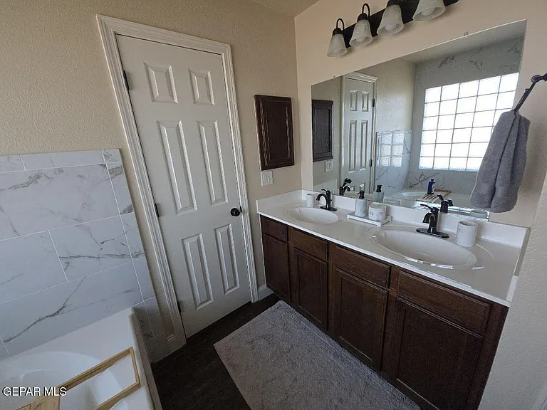12867 Hidden Grove Dr — Photo 35