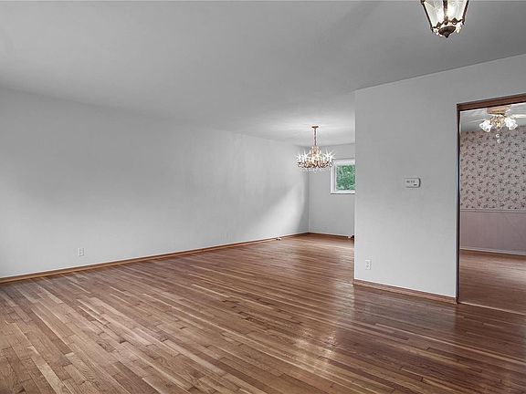 4th image of 8906 Grantway Ct