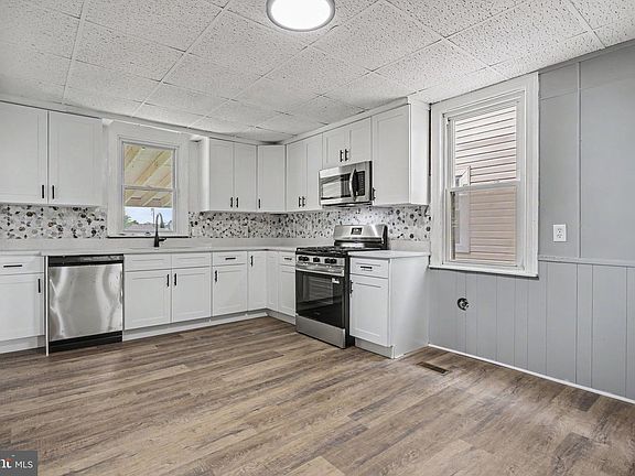 2nd image of 613 3rd St