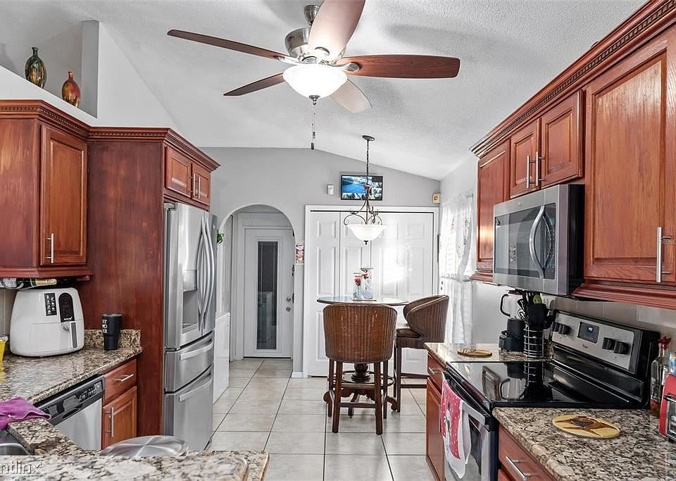 1st image of 718R Versailles Ln