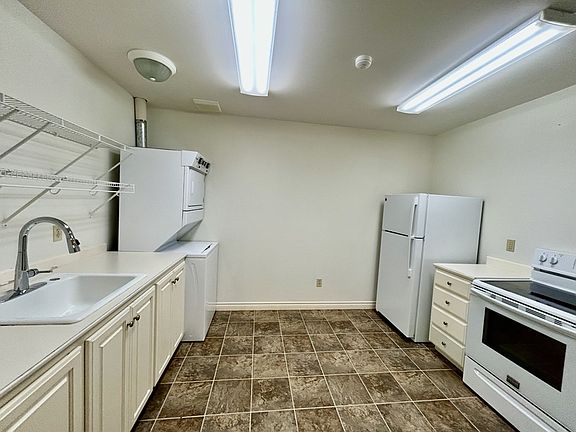5th image of 102 La Villa Dr