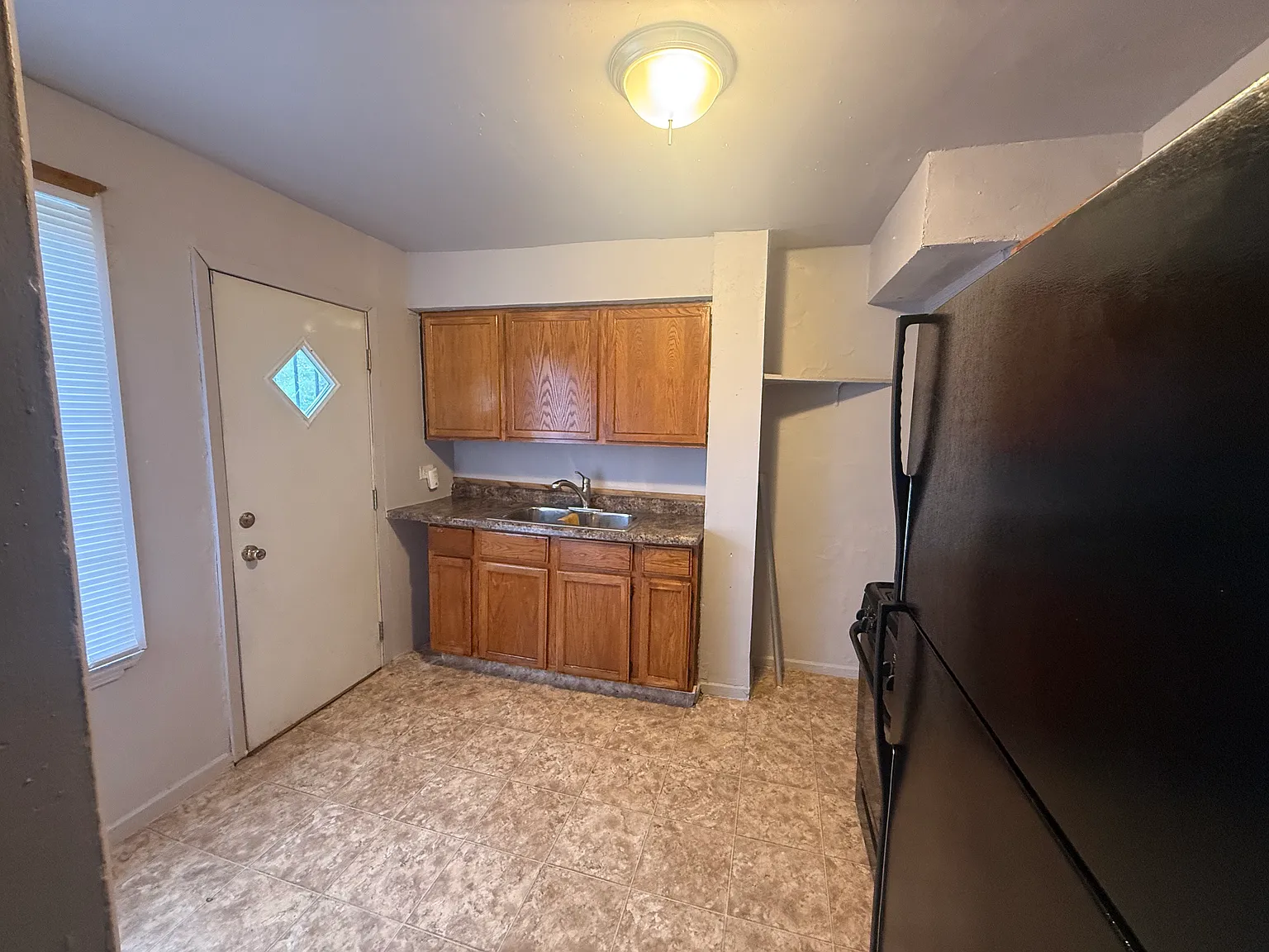 2 bed, 956 sqft, $1,600 — Photo 2