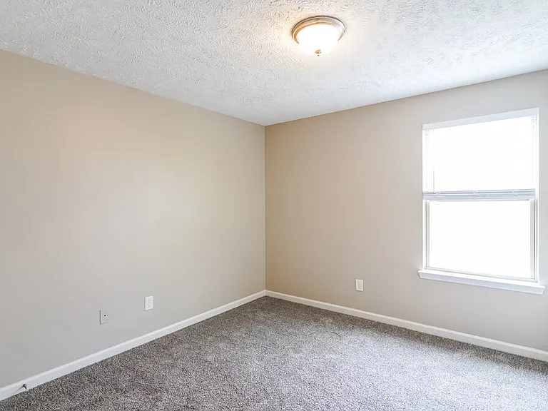 1096 Shire Dr — Photo 14