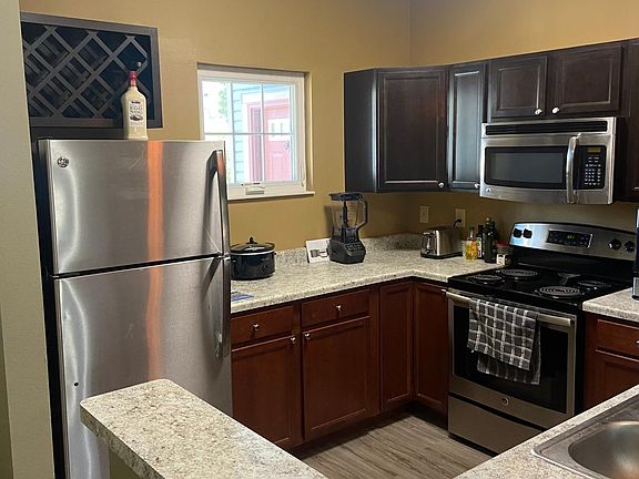 3rd image of 101 S Fairfield Dr APT 2