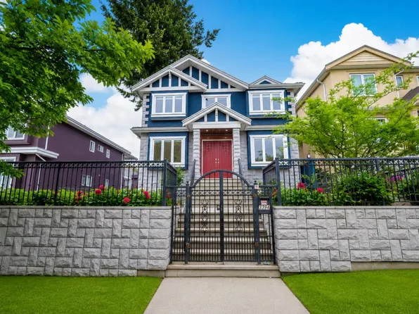 3394 Seaforth Dr, Vancouver, BC V5M 4C5