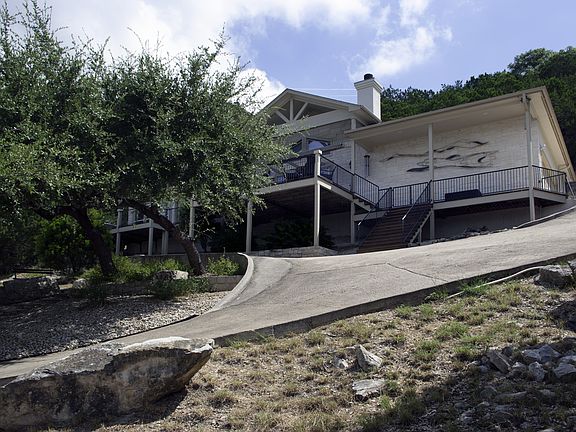 2nd image of 5903 Lakeshore Dr