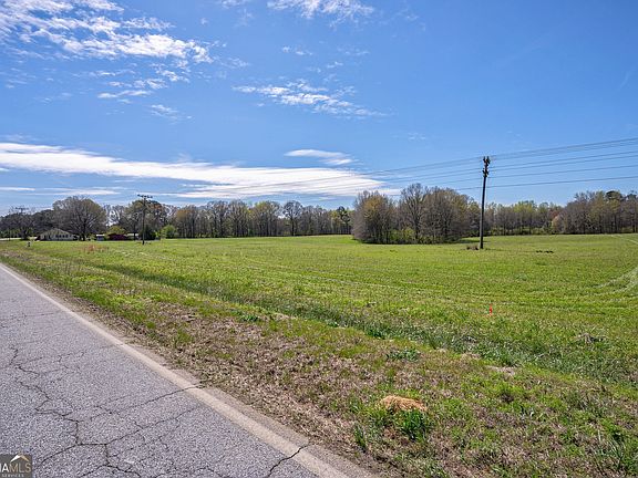 2nd image of 1 Poplar St