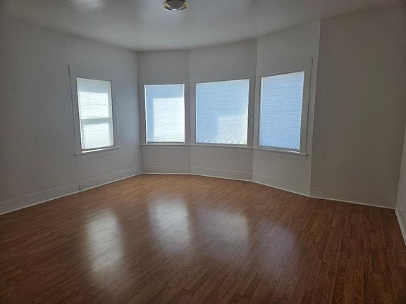 3rd image of 320 E 15th St APT 4