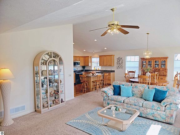 5th image of 1725 Chartwell Dr