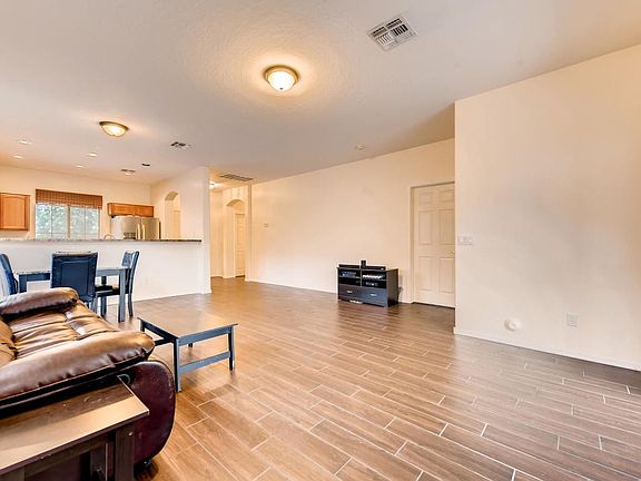 940 E Sava-006-4-Living Roo-MLS_Size