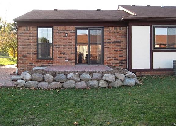 5th image of 26012 Elaine Ct