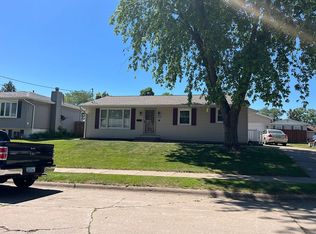3137 W 3rd Pl, Davenport, IA 52804