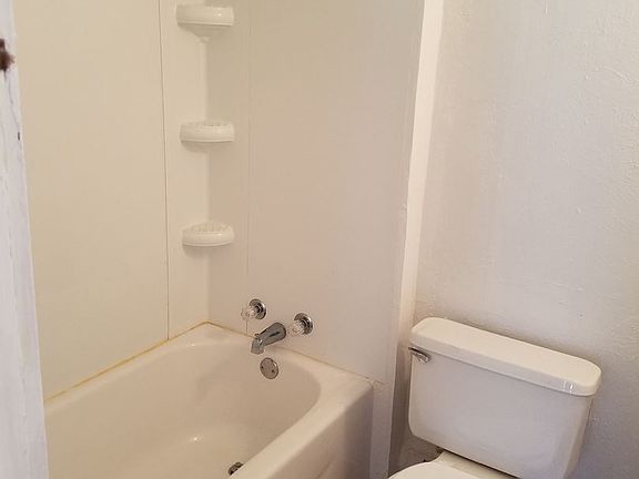 3rd image of 315 W Broadway Ave