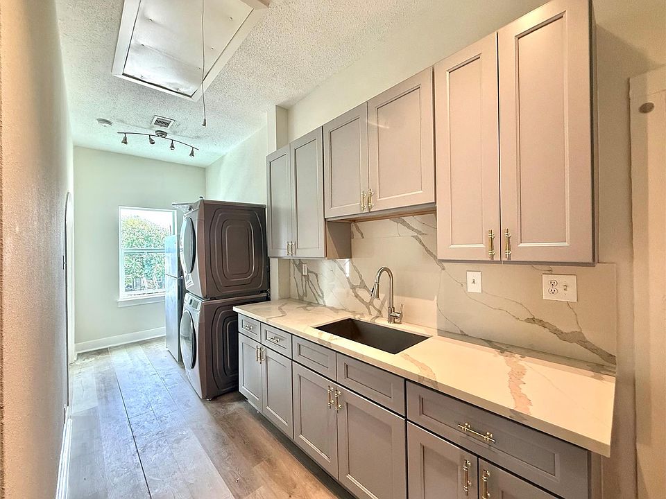 1st image of 805 10th St Unit 4