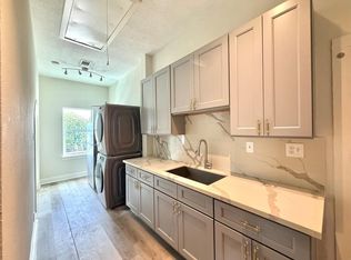 805 10th St UNIT 4, Galveston, TX 77550