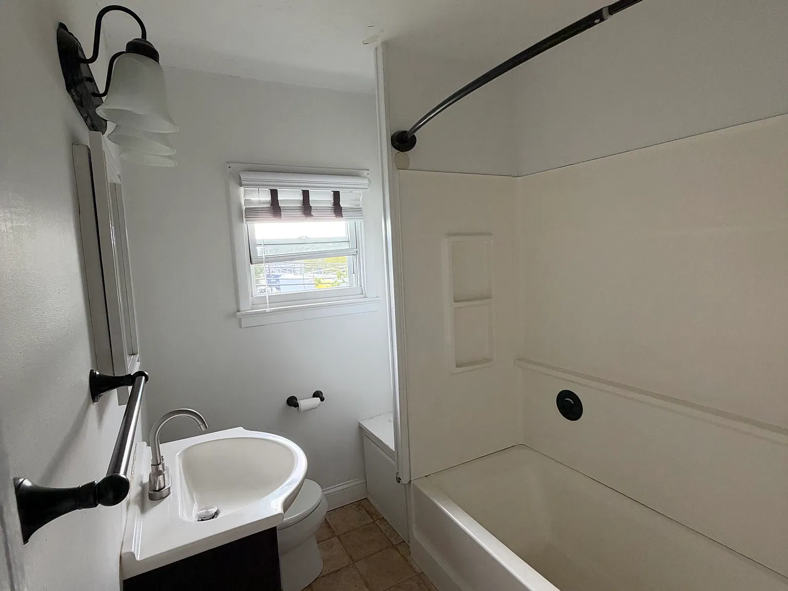 4 bed, 1416 sqft, $3,400 — Photo 4