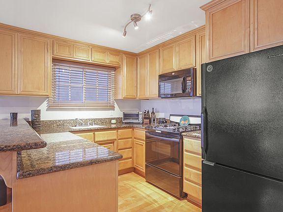 4th image of 225 1/2 24th St