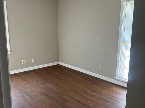 4th image of 415 Central Ave #B