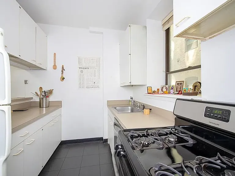 104 W 70th St #6A — Photo 7