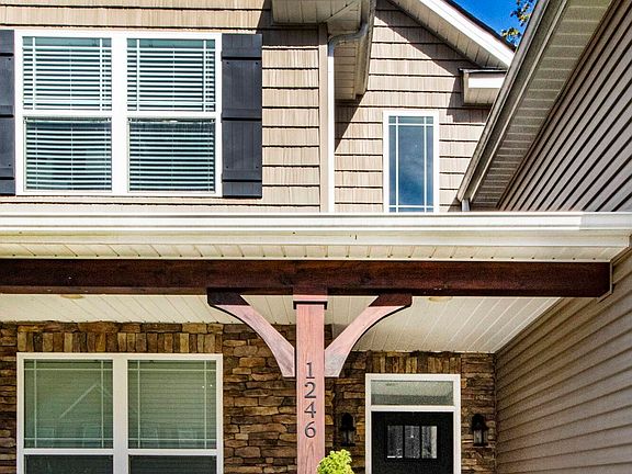 3rd image of 1246 Peake Ln