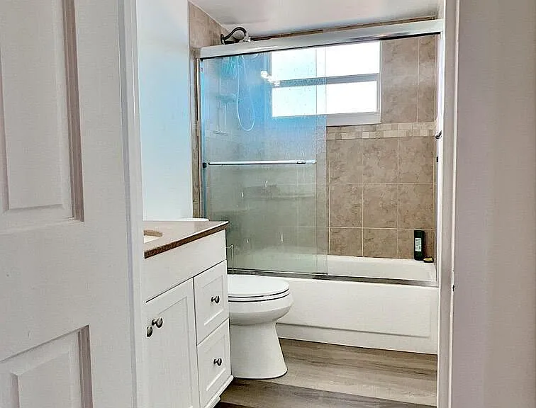 2555 NE 11th St #809 — Photo 9