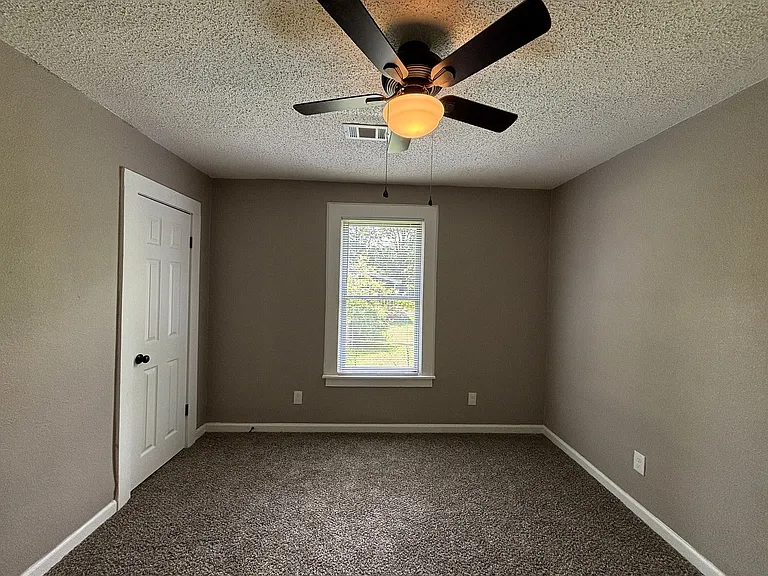 4309 N Cypress St — Photo 3