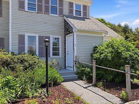 3rd image of 18 Woodview Drive UNIT 8C