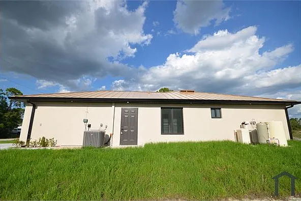 3 bed, 2601 sqft, $2,700 — Photo 3