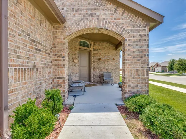 8700 Smokehouse Dr, Fort Worth, TX 76179