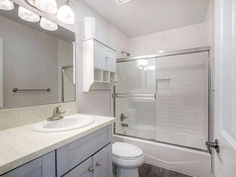 8545 Villa La Jolla Dr #H — Photo 27