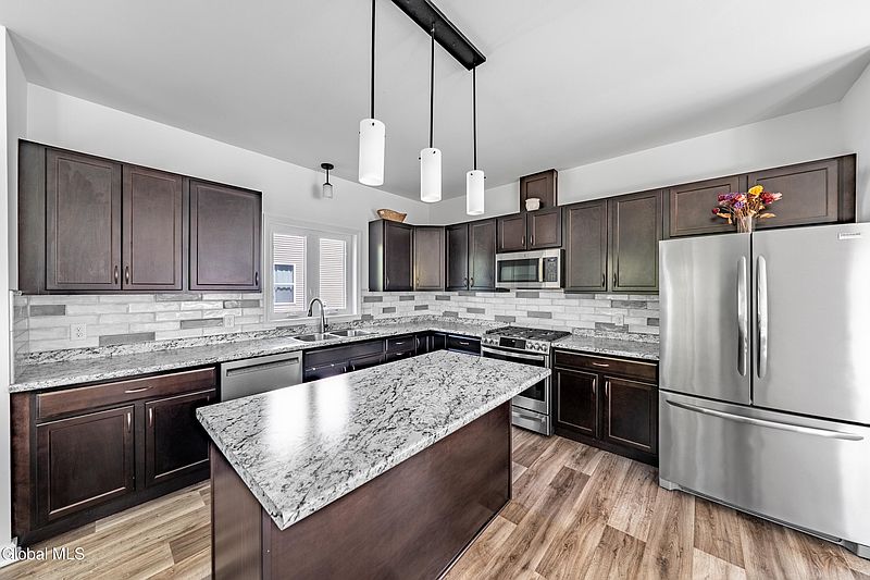 4th image of 54 Vettura Court