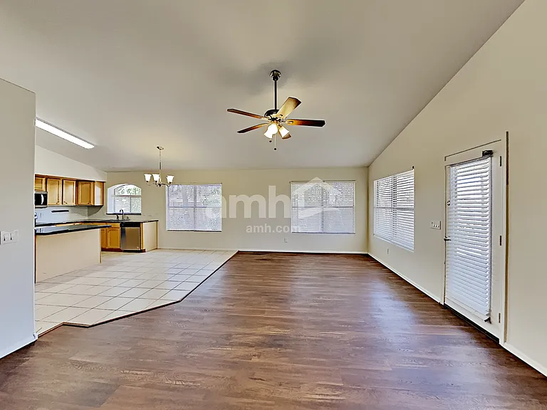 10262 W Patrick Ln — Photo 8