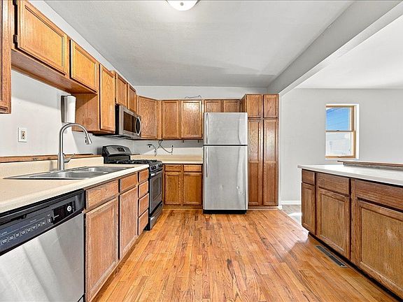 3rd image of 507 Bleeker St